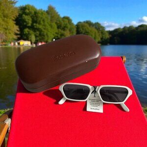 ILLESTEVA Baxter White Black Framed Sunglasses with Case